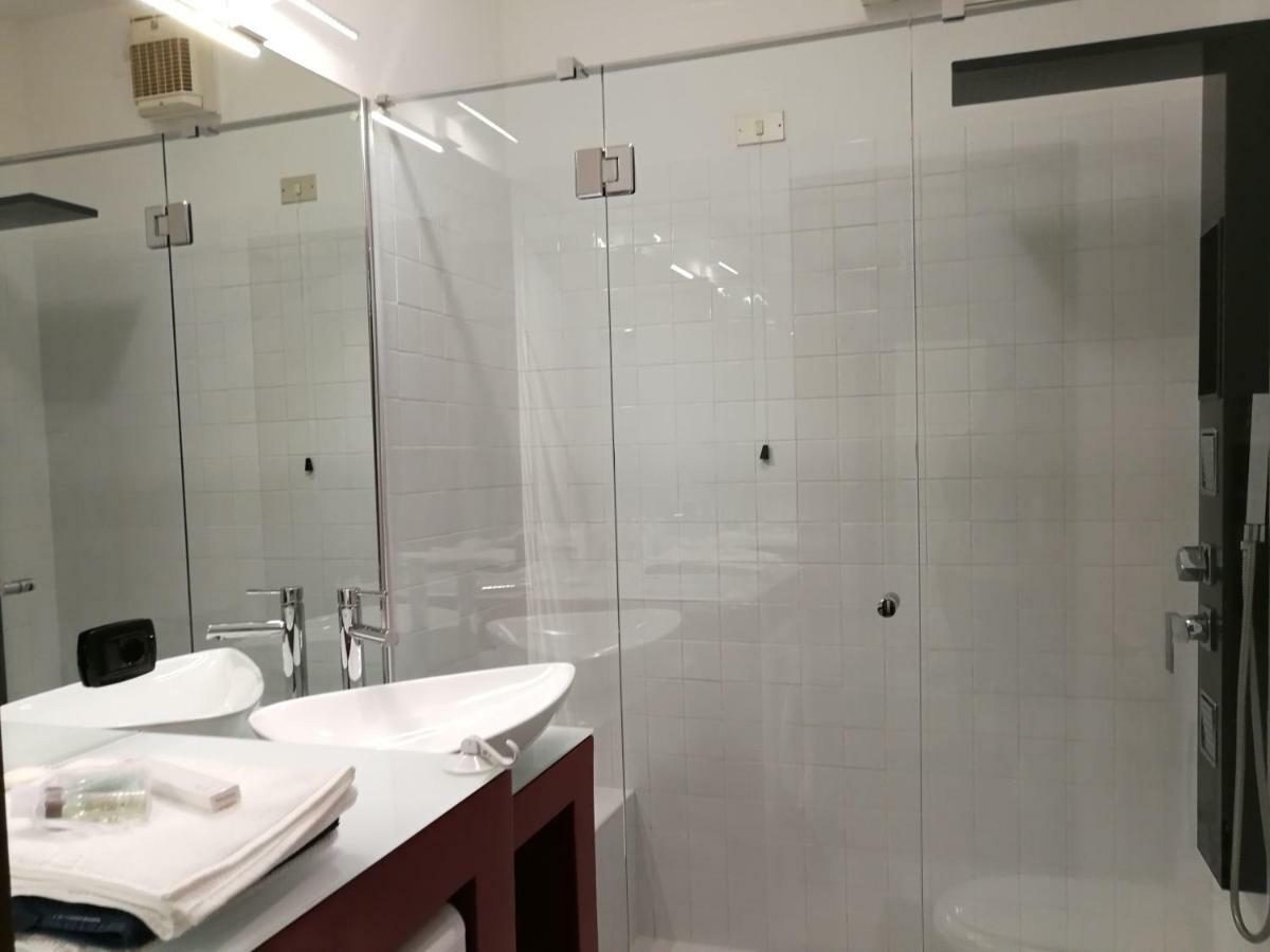 Carducci Apartment - The V Collection Turate Bagian luar foto