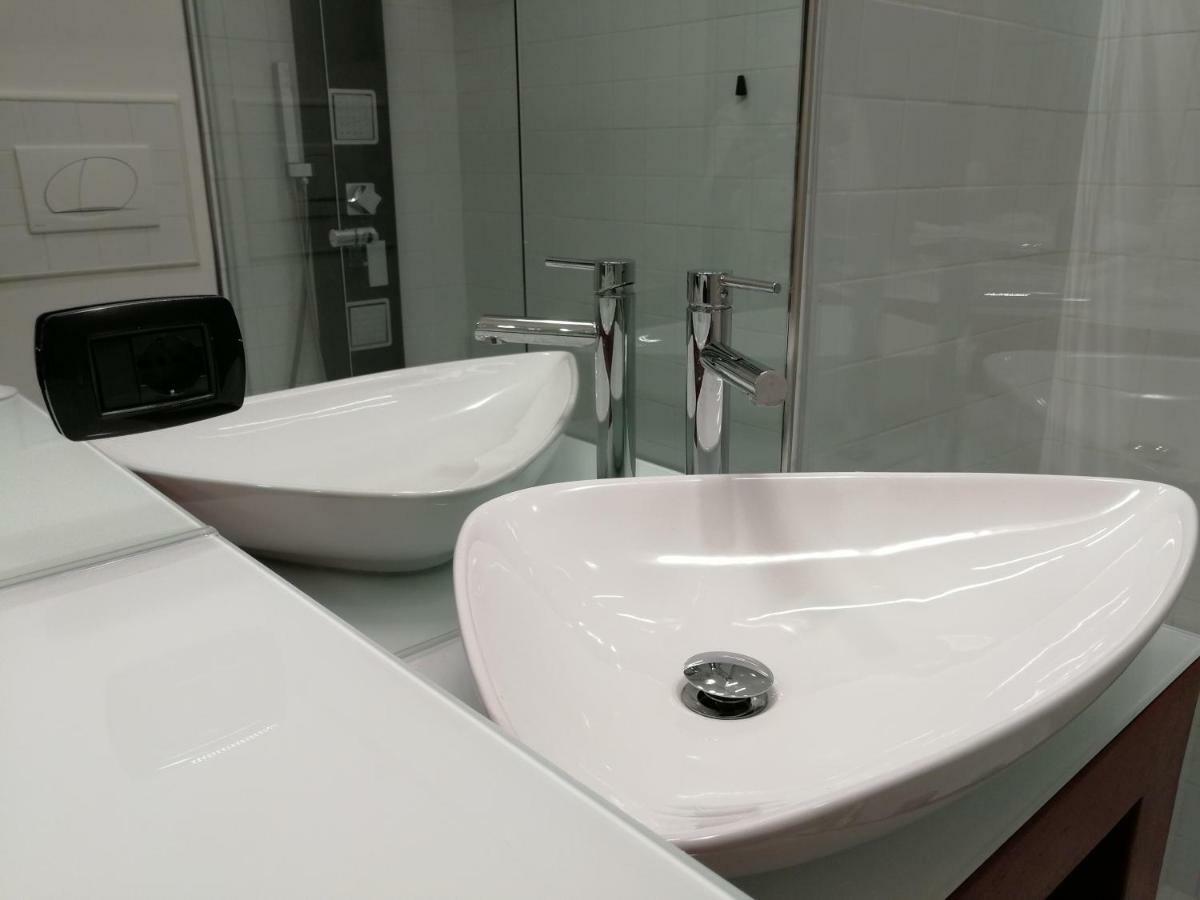 Carducci Apartment - The V Collection Turate Bagian luar foto