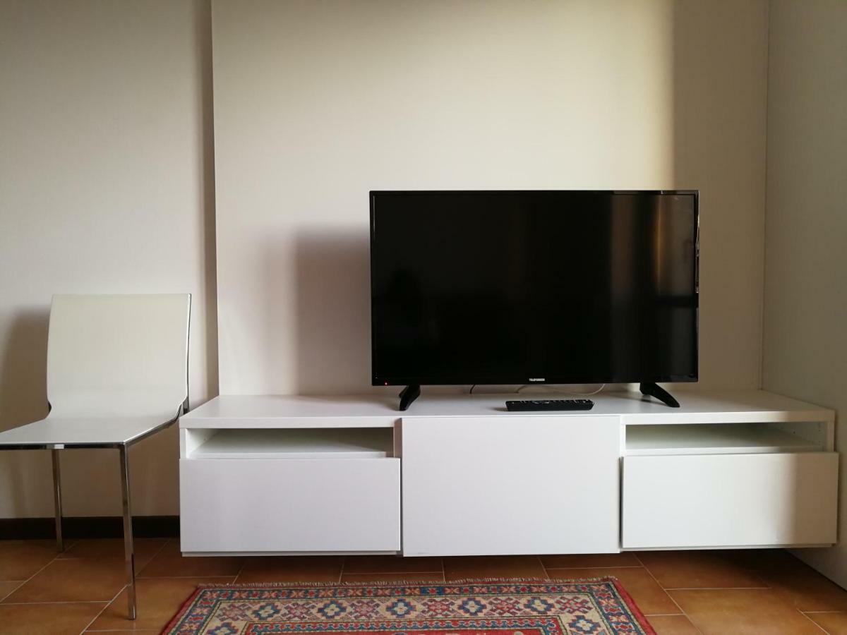 Carducci Apartment - The V Collection Turate Bagian luar foto